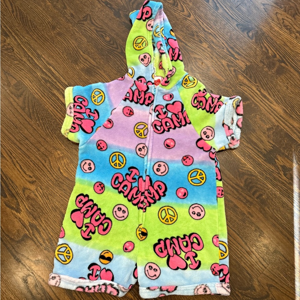 Fuzzy romper with hoodie - I ❤️ Camp